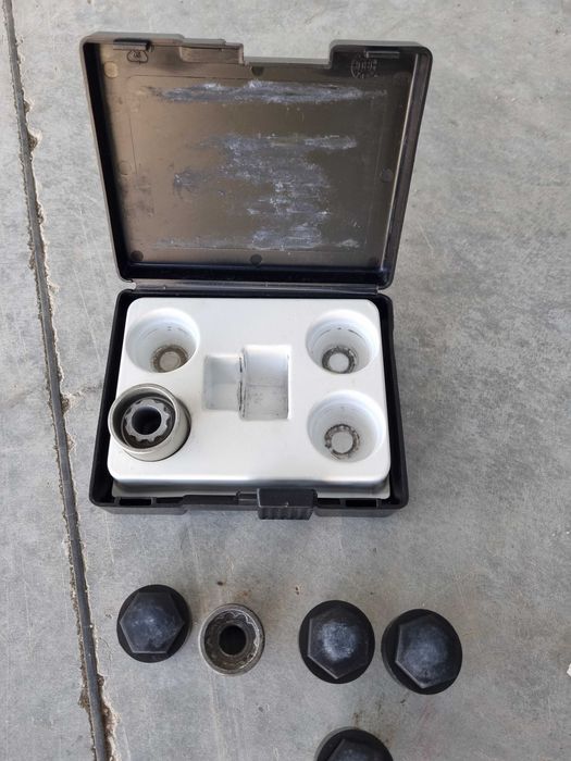 Set Antifurt Roti Original GM Astra j 2009-2015 si capace  prezoane.