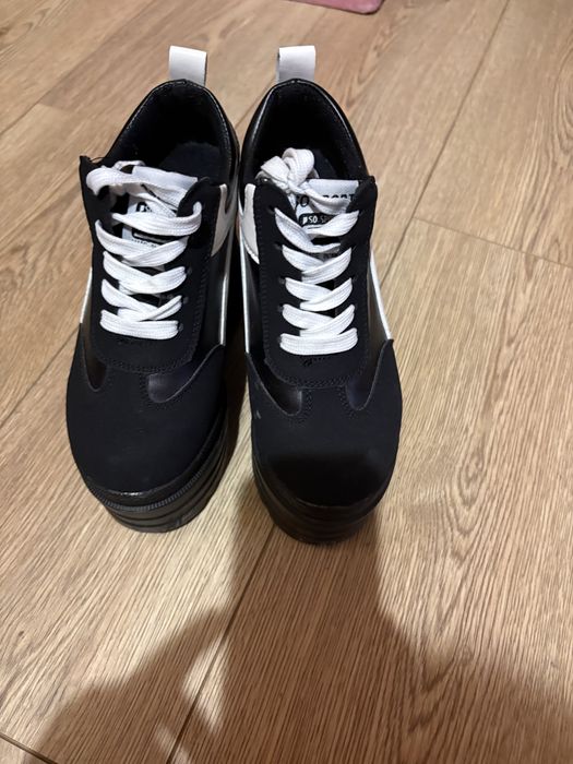 Дамски обувки на платформа