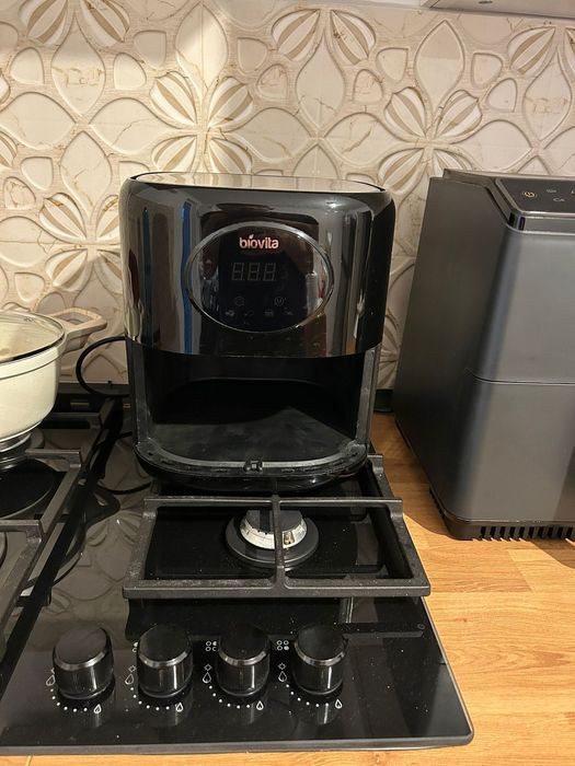 Air Fryer în stare foarte bună – puțin folosit