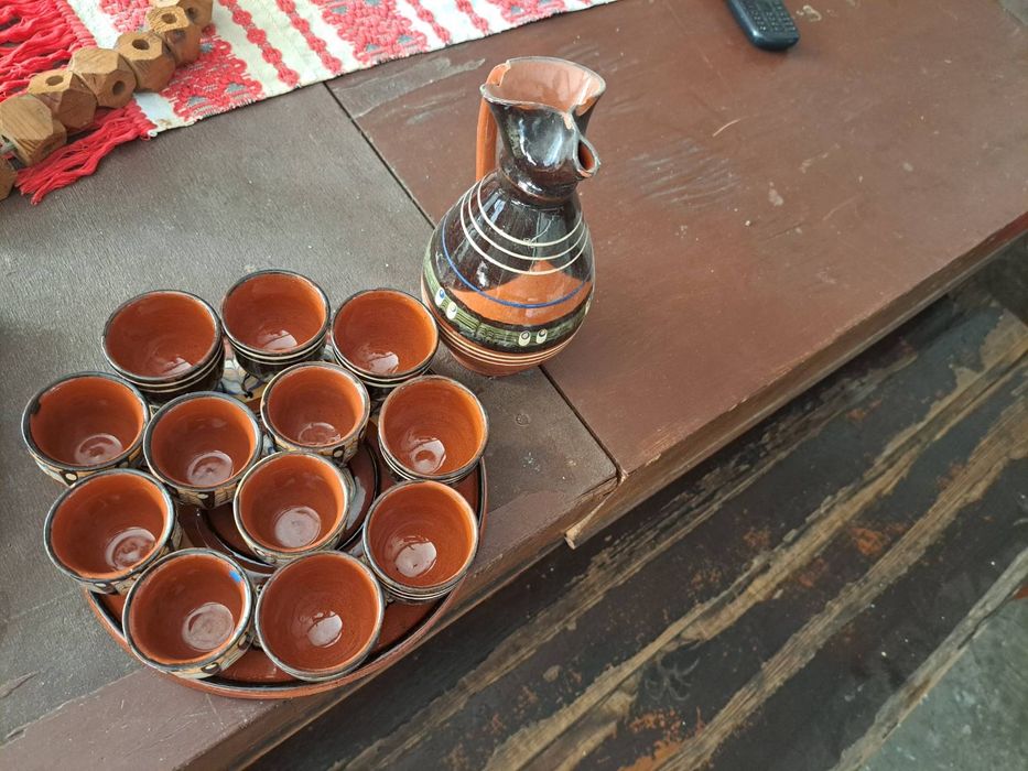 Керамична чиния с ваза и 12 чаши