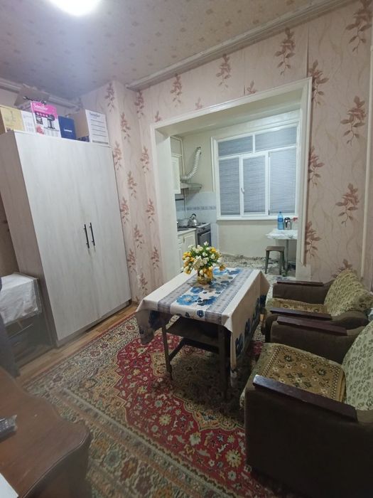 3/1/5 (1 этаж). Сергели 4. Квартира 78 м². Дом панельный. Метро 700 м.