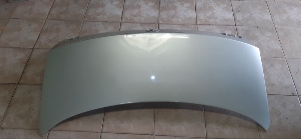 Продавам заден капак за мерцедес w211 седан