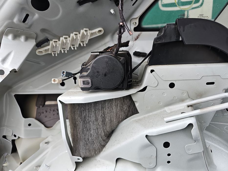 Centura stanga spate AUDI Q3 (8UB) [Fabr 2011-2018] 8U0857805