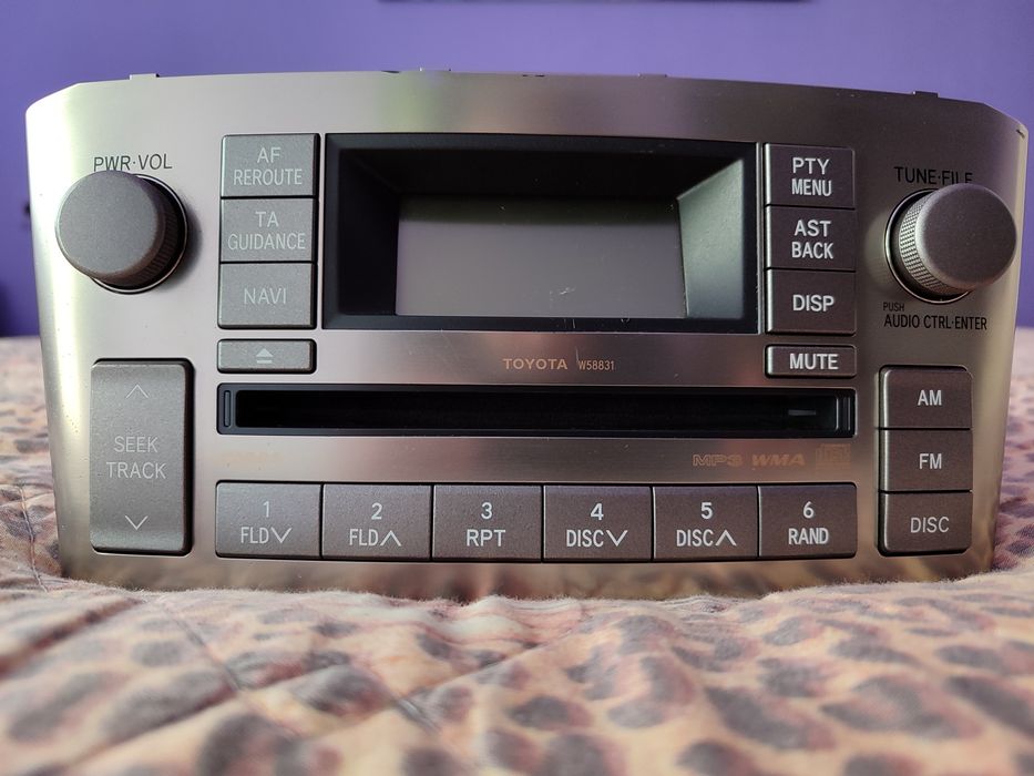 Оригинално радио Тойота Авенсис Т25