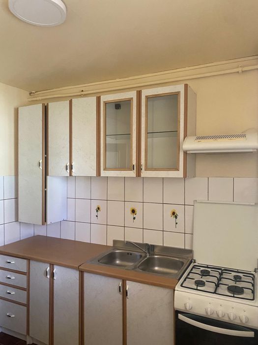 Apartament 3 camere decomandat, insorit, lift, etaj intermediar V.Aaron