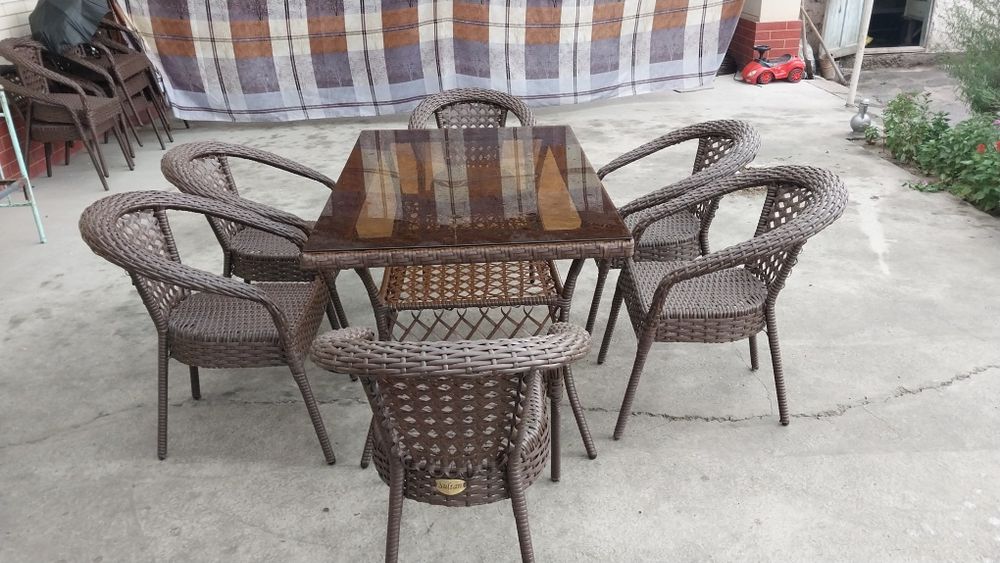 Ratan to'qima stol stullari optim va dona