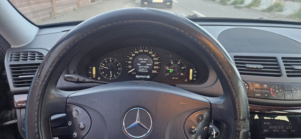 Vând Mercedes E class