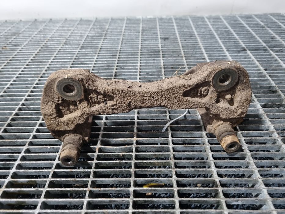 Suport etrier dreapta fata Mitsubishi L200 2.5 Diesel - Manuala 5 Trepte Pick ...