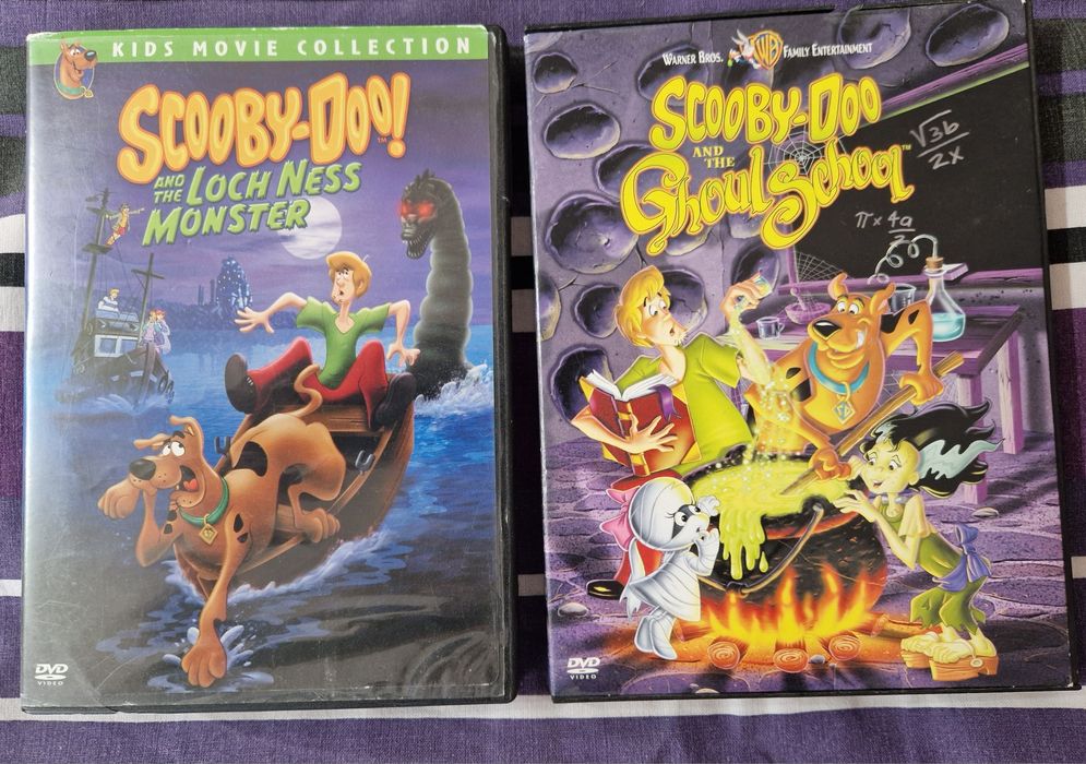 Dvd-uri cu filme si desene si suport