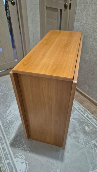 Продам стол книжку