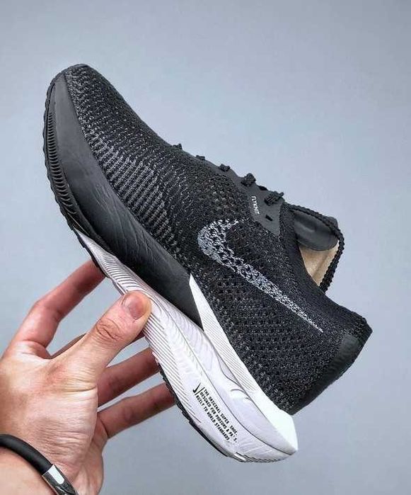 Продавам нови мъжки маратонки Nike Zoom Vaporfly next 3 black white