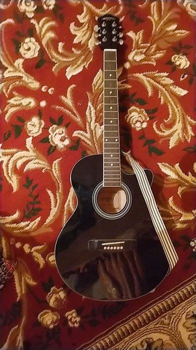 Gitara sotiladi 39 tali