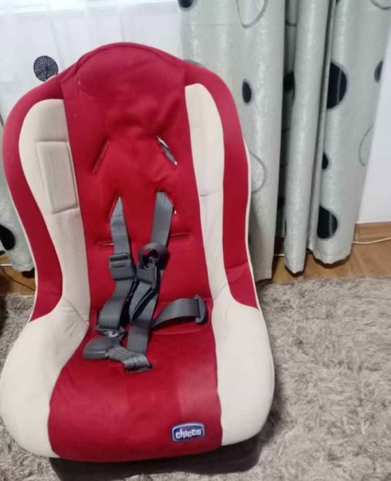 Scaun auto Chicco pentru copii 0-36 kg in stare foarte bună