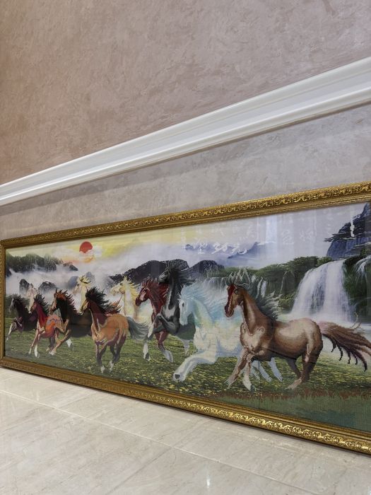 Картина ручной вышивки - "Скачущие кони"