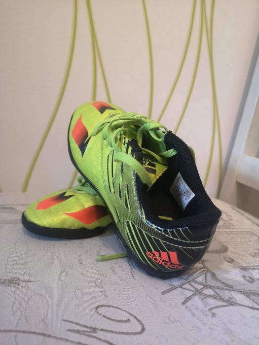 Футболни обувки adidas