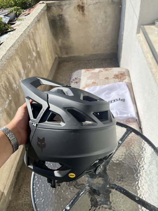 Каска FOX Proframe RS с MIPS с наколенки