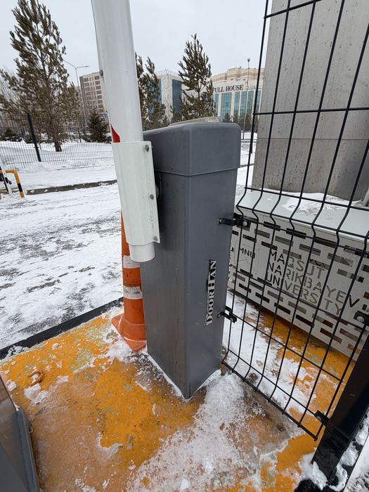 Шлагбаум DoorHan в хорошем состоянии