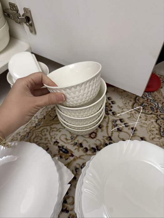 Набор посуды в белом цвете