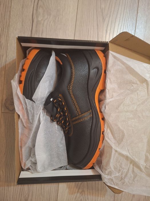 Bocanci protecție,noi,cu eticheta,nr 43