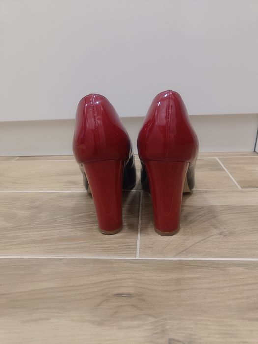 Обувки на висок ток