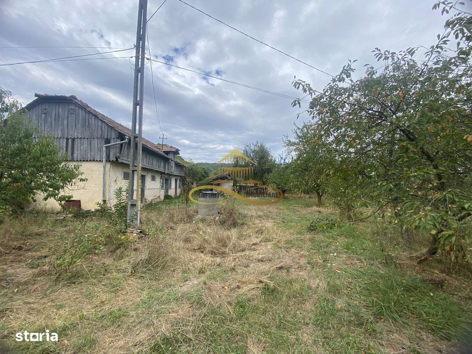 Casa batraneasca + teren de 1285 mp , Parvulesti, Bacau