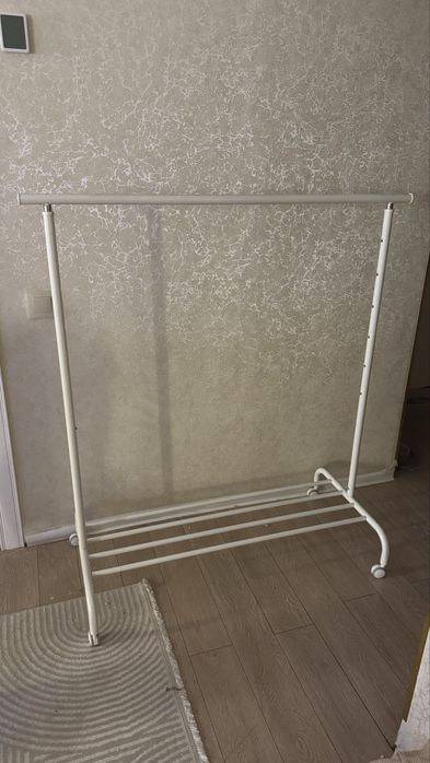 Стойка для одежды с регулируемой высотой