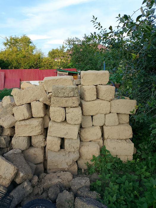 Саман отдам даром самовывоз