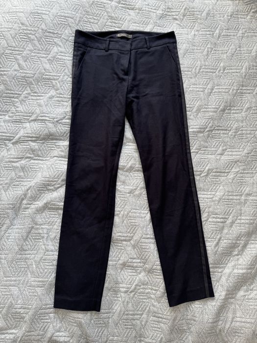 Платья, ветровка, брюки, кофты.