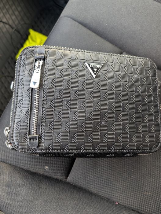 Geanta Guess pentru bărbați