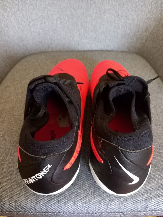 Vând Ghete nike fotbal