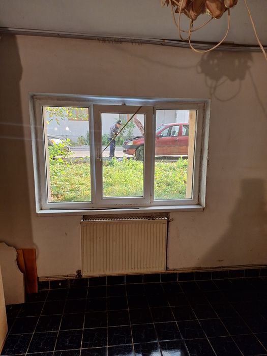 Vând apartament 2 camere, decomandat, parter