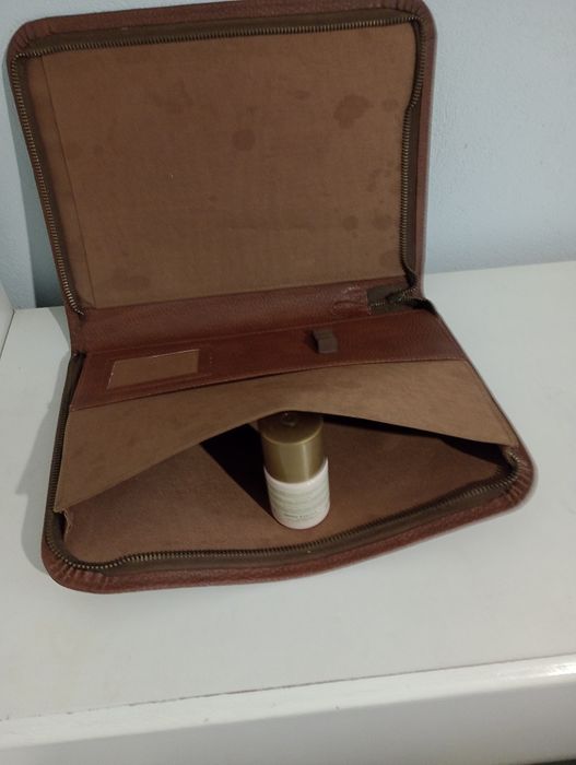 Кожена папка с цип от соца