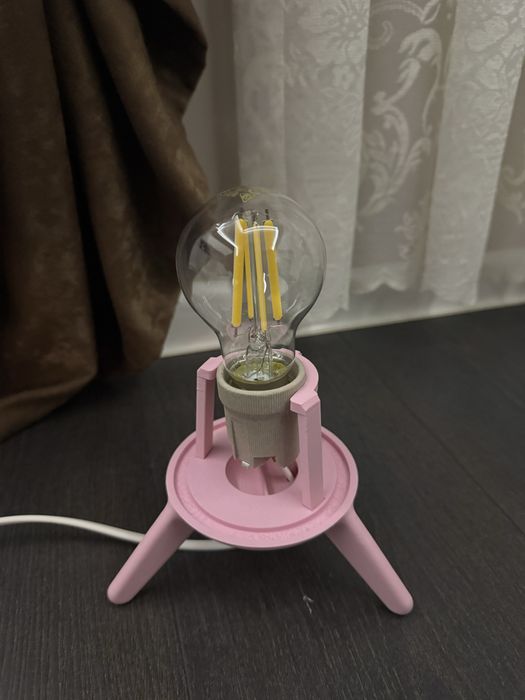 Луксозна дизайнерска лампа – изящна форма и мека светлина