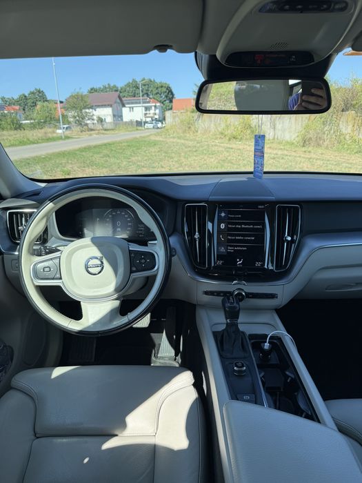 VOLVO XC60 2019 — imagine 3