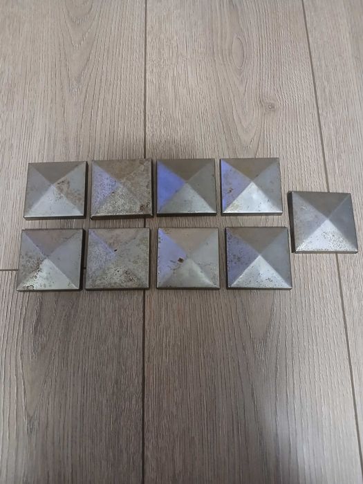 Ковани шишарки и метални капачки