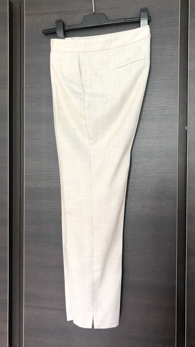 бежов панталон ZARA