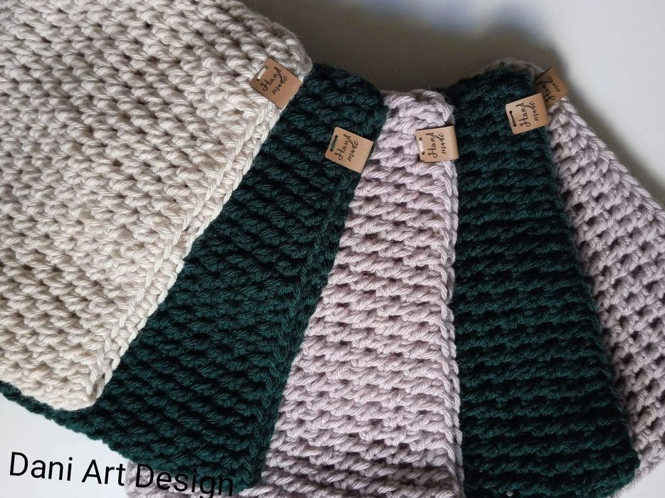 Комплект Шапка с коледна брошка и шал