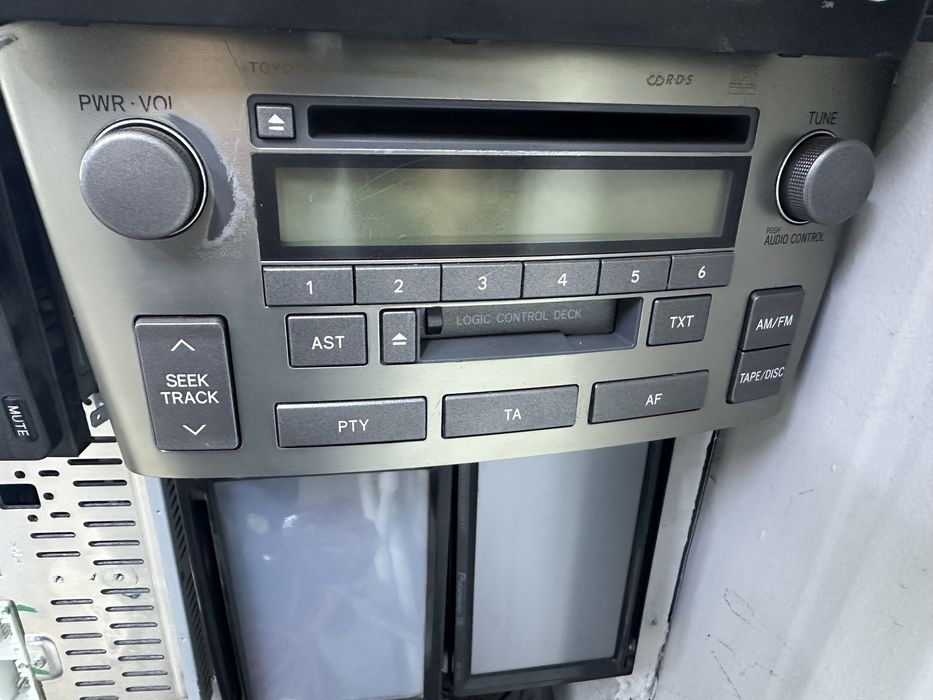 Продам автомагнитолы от тойоты