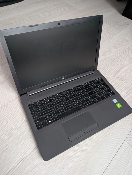 Laptop HP 250 G7 cu procesor Intel® Core™ i3-8130U