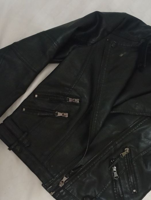 Куртка кожаная для девочки 6-9 лет