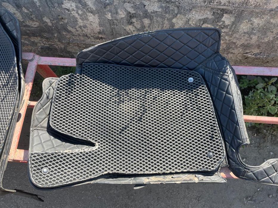 Продам полики на Рав4 4 покл