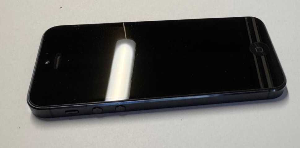 iPhone 5 funcțional – ideal pentru copil / telefon de rezervă