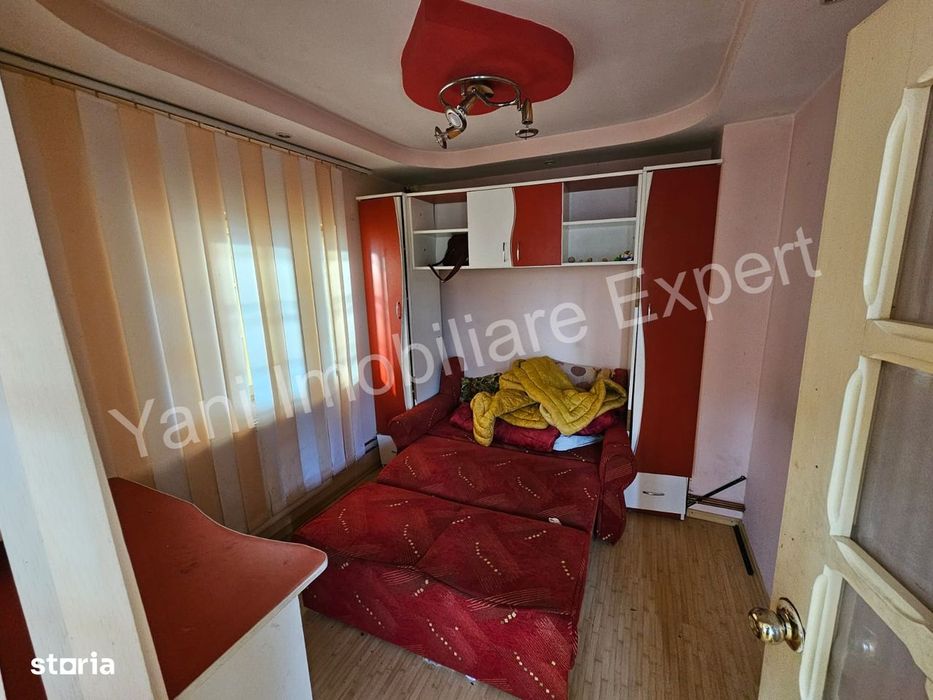 Casă + spațiu comercial de vânzare în comuna Băiculești, județ Argeș.