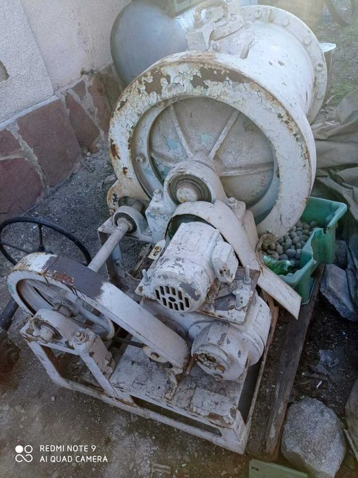 Продавам топкова мелница