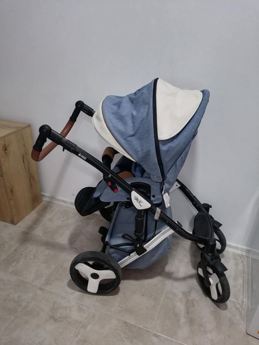 Бебешка количка с летен и зимен кош