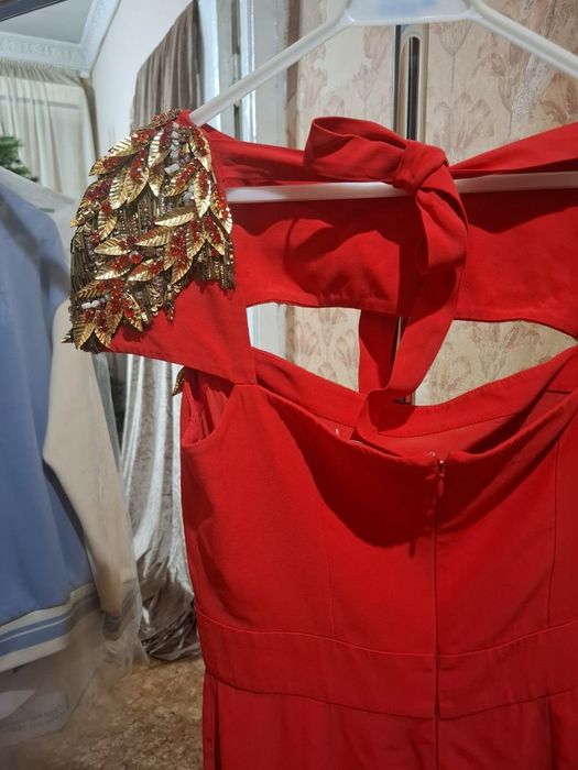 Продам Вечернее платье размер М, надевали 1 раз