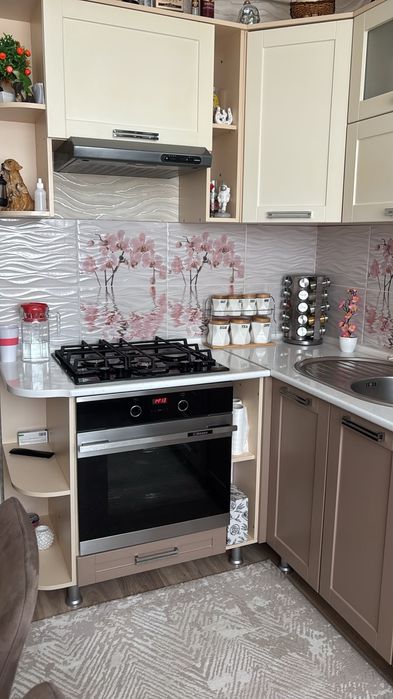 Продам кухню 230000
