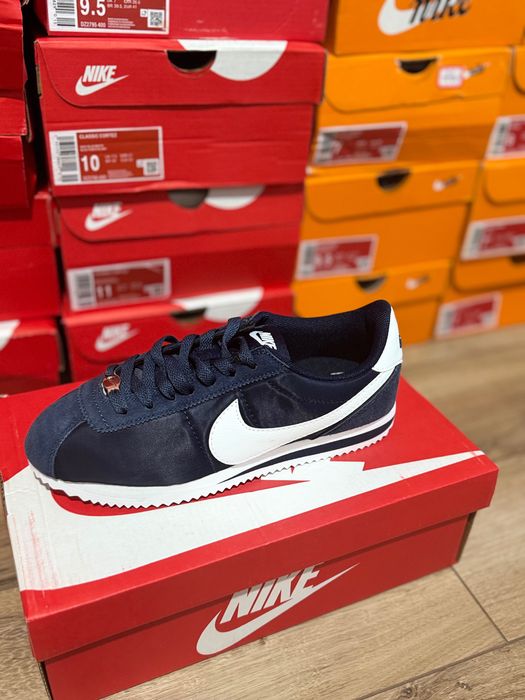 Продам новые кроссовки 39-44 размер