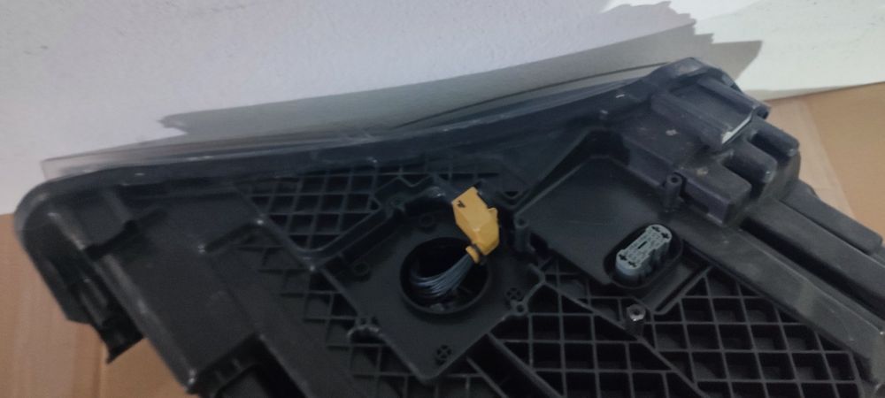 far stanga skoda superb xenon led