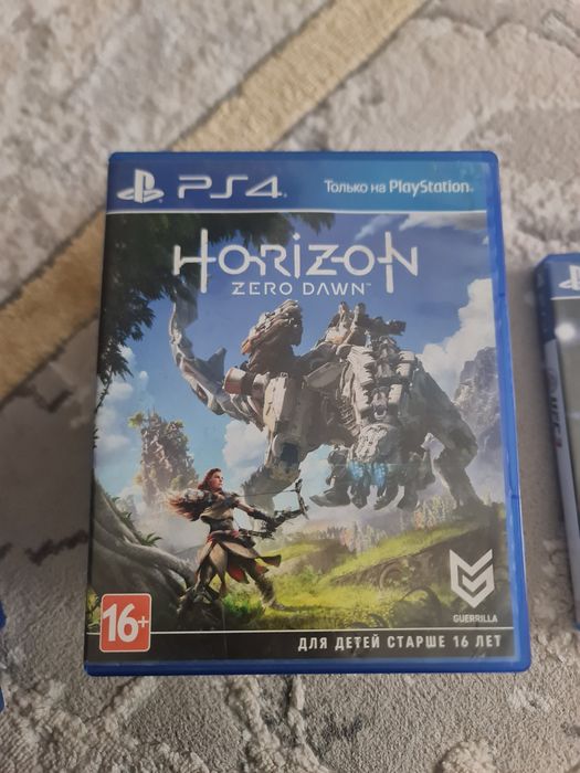 Продаю playstation 4 silim